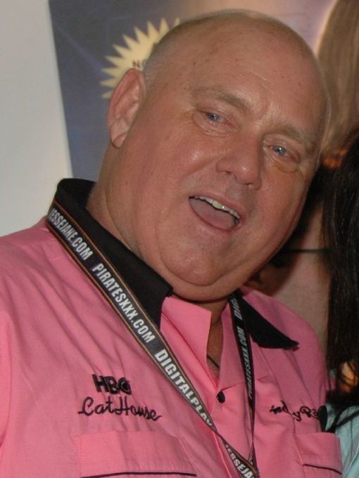 Hof, Dennis