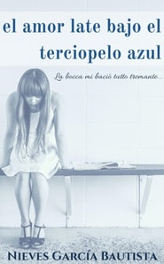 El amor late bajo el terciopelo azul