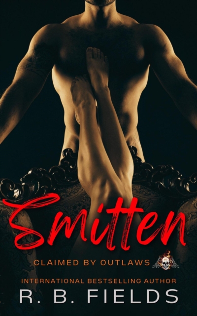 Smitten: A Steamy Reverse Harem Biker Romance (Claimed by Outlaws #4)
